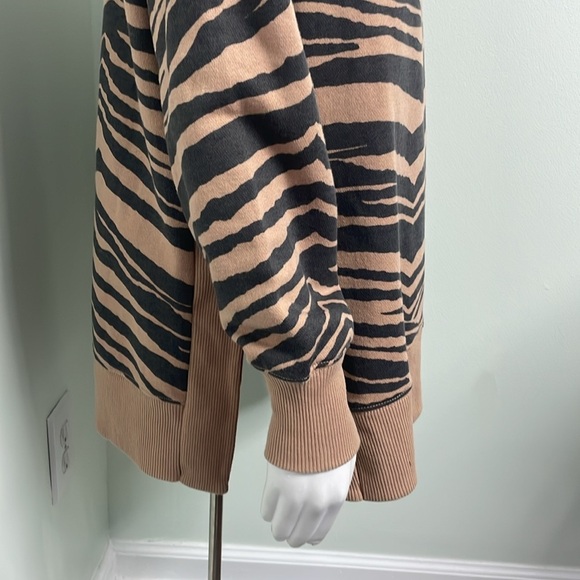 Aerie Split Hem Black & Tan Tiger Sweatshirt NEW size small - Picture 5 of 8